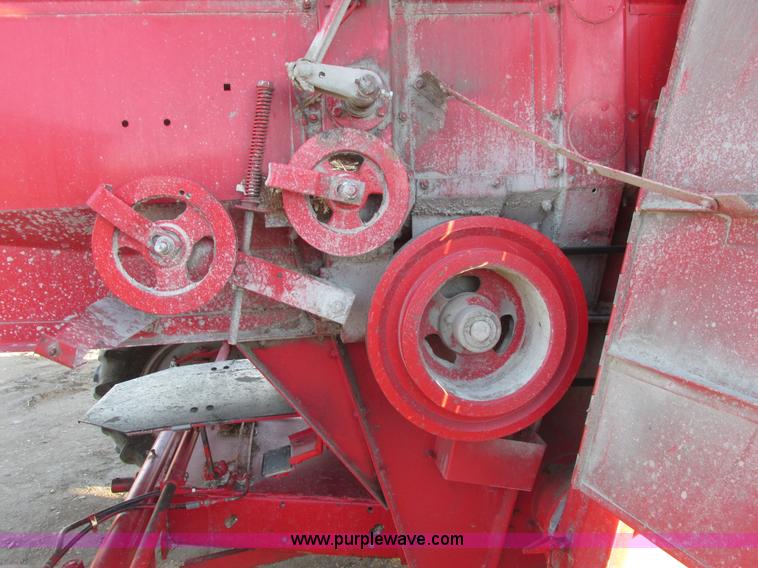 image for item A8665 1987 Massey-Ferguson 860 combine