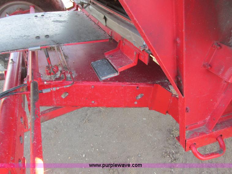 image for item A8665 1987 Massey-Ferguson 860 combine