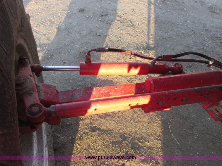 image for item A8665 1987 Massey-Ferguson 860 combine