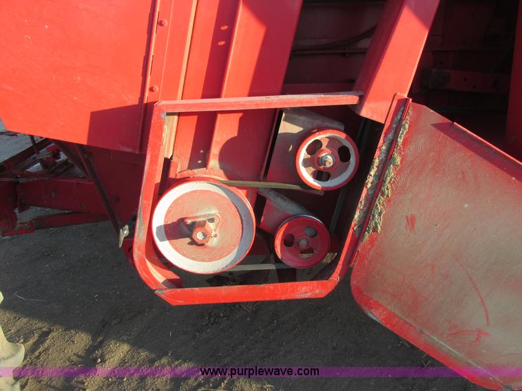 image for item A8665 1987 Massey-Ferguson 860 combine