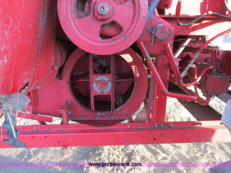 image for item A8665 1987 Massey-Ferguson 860 combine