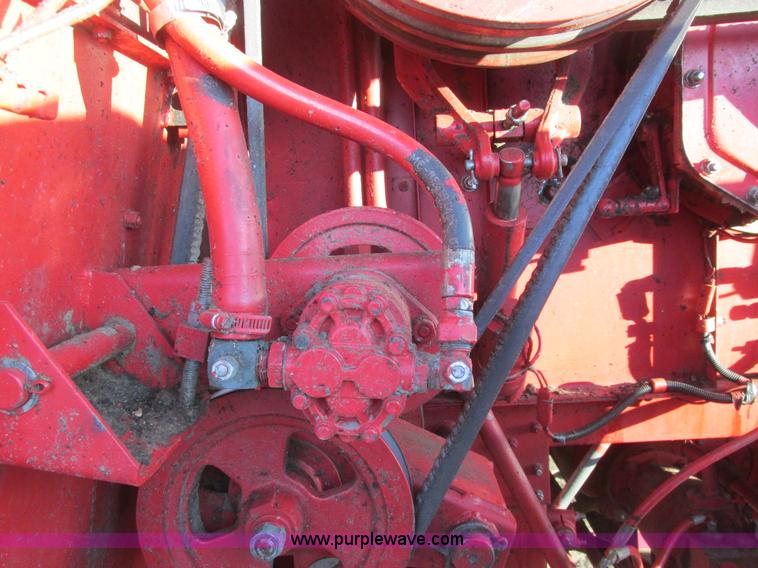 image for item A8665 1987 Massey-Ferguson 860 combine