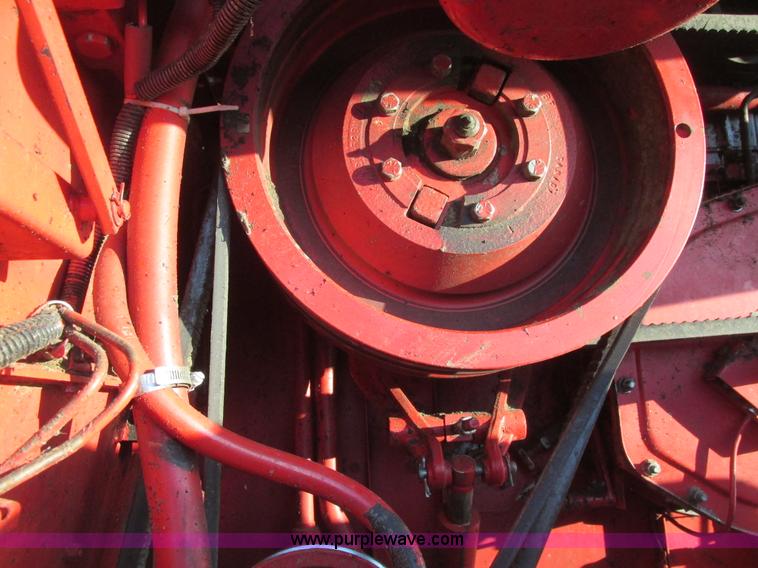 image for item A8665 1987 Massey-Ferguson 860 combine