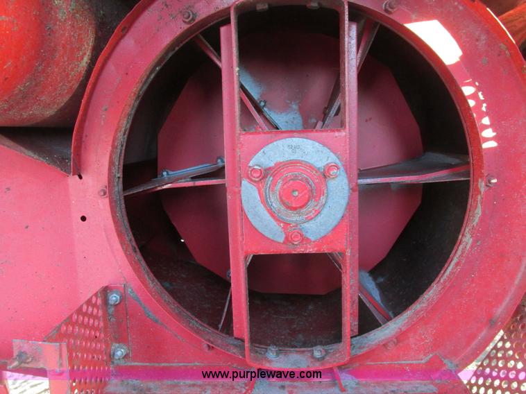 image for item A8665 1987 Massey-Ferguson 860 combine