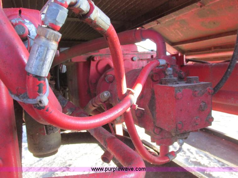 image for item A8665 1987 Massey-Ferguson 860 combine