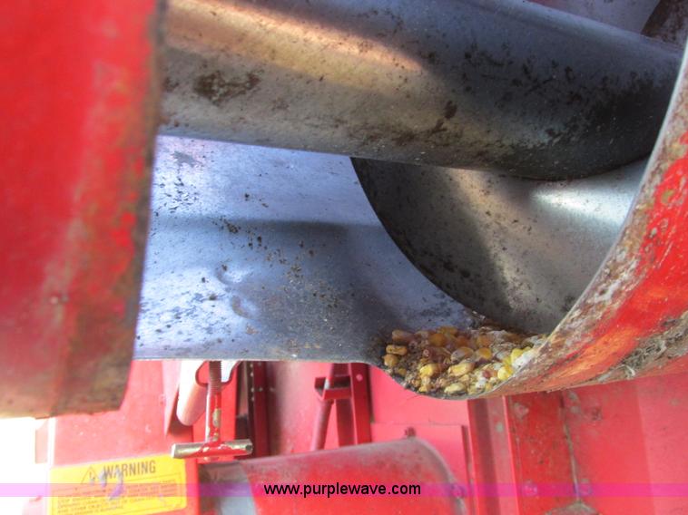 image for item A8665 1987 Massey-Ferguson 860 combine