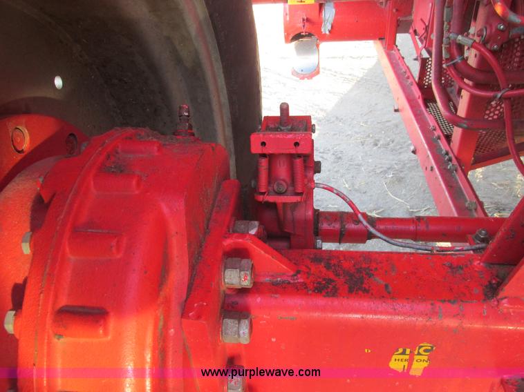 image for item A8665 1987 Massey-Ferguson 860 combine