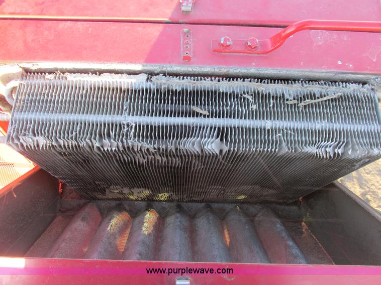 image for item A8665 1987 Massey-Ferguson 860 combine