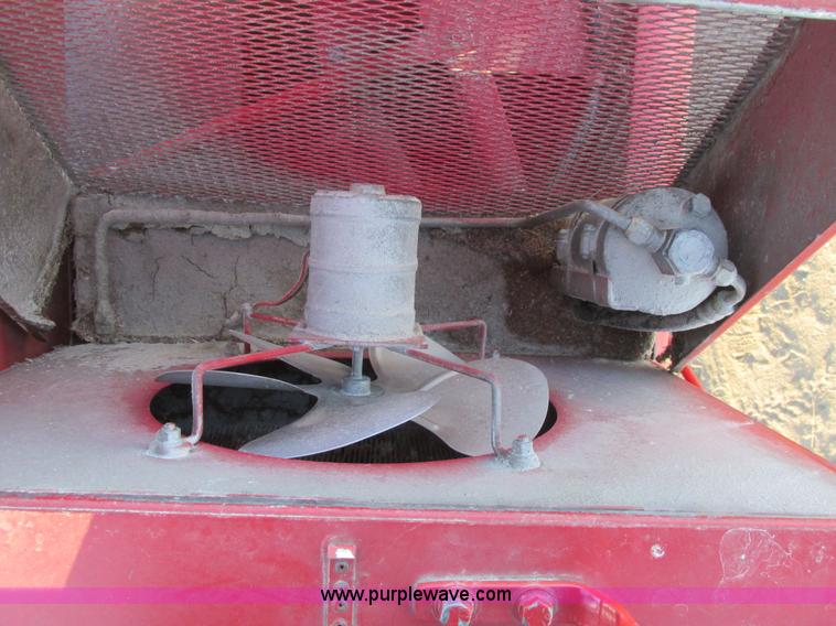 image for item A8665 1987 Massey-Ferguson 860 combine