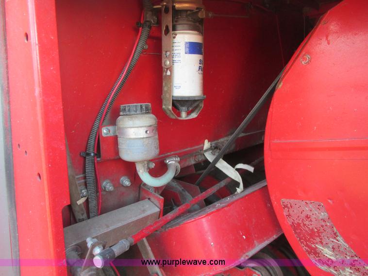 image for item A8665 1987 Massey-Ferguson 860 combine