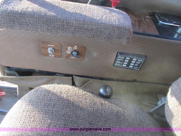 image for item A8665 1987 Massey-Ferguson 860 combine