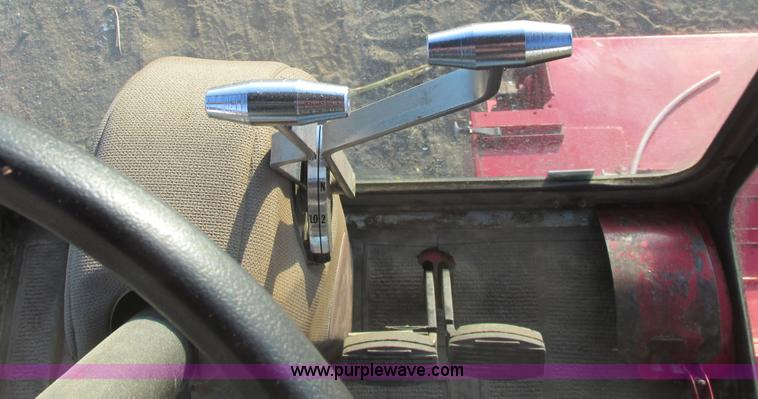 image for item A8665 1987 Massey-Ferguson 860 combine