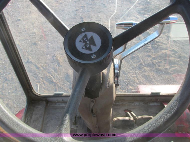 image for item A8665 1987 Massey-Ferguson 860 combine