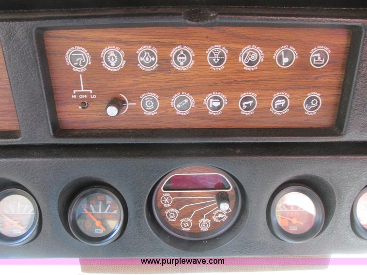 image for item A8665 1987 Massey-Ferguson 860 combine