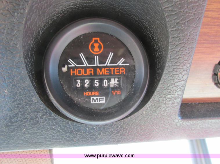 image for item A8665 1987 Massey-Ferguson 860 combine