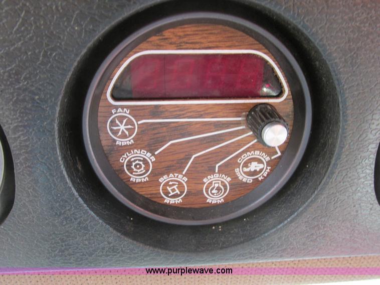 image for item A8665 1987 Massey-Ferguson 860 combine