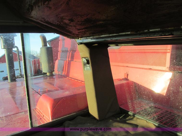 image for item A8665 1987 Massey-Ferguson 860 combine