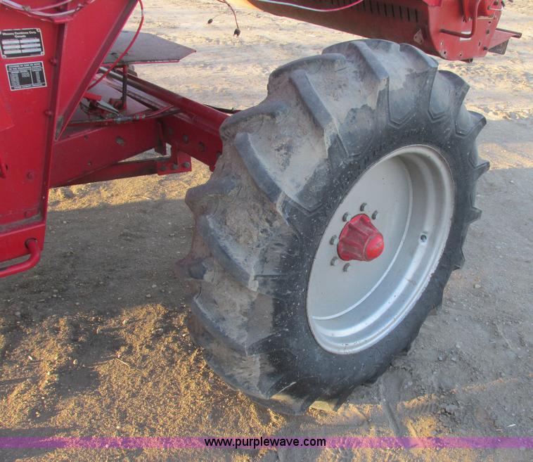 image for item A8665 1987 Massey-Ferguson 860 combine