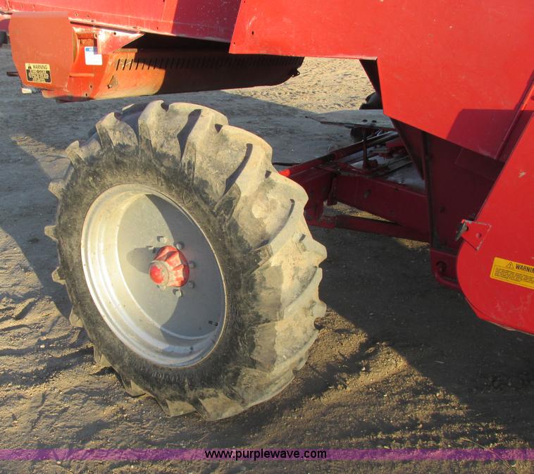 image for item A8665 1987 Massey-Ferguson 860 combine