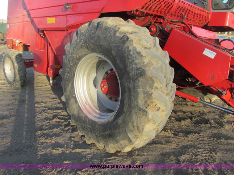 image for item A8665 1987 Massey-Ferguson 860 combine