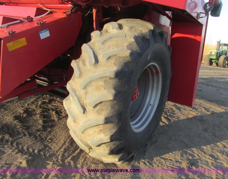 image for item A8665 1987 Massey-Ferguson 860 combine