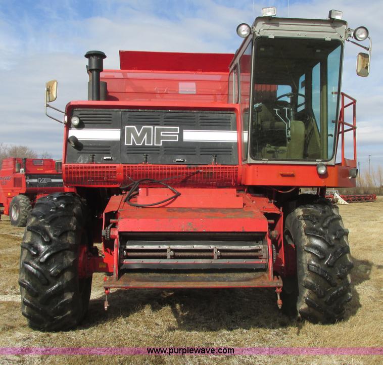 image for item A8666 1985 Massey-Ferguson 860 combine