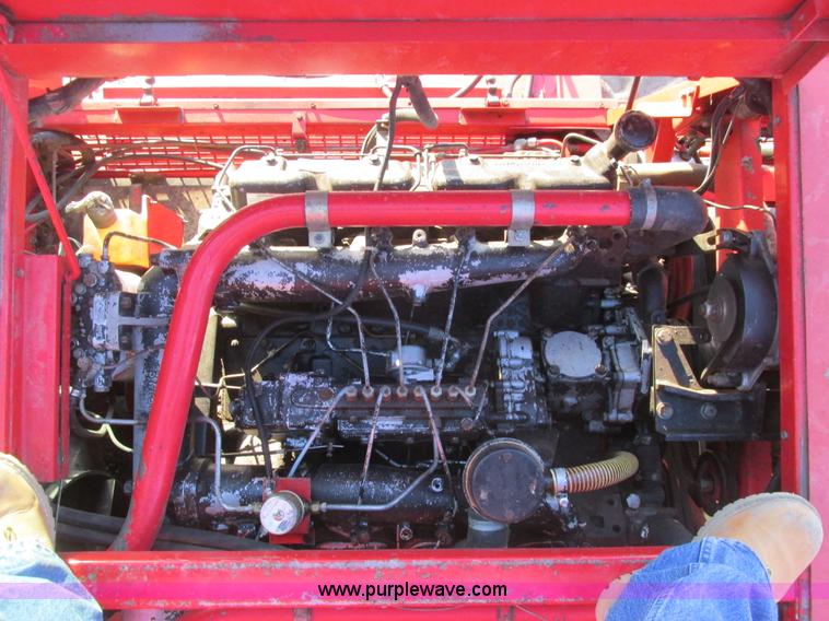 image for item A8666 1985 Massey-Ferguson 860 combine