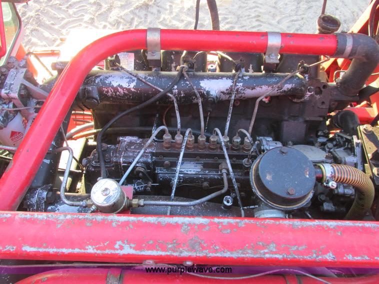 image for item A8666 1985 Massey-Ferguson 860 combine