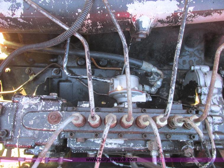 image for item A8666 1985 Massey-Ferguson 860 combine