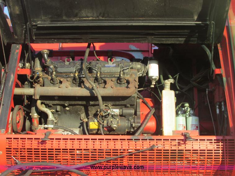 image for item A8666 1985 Massey-Ferguson 860 combine