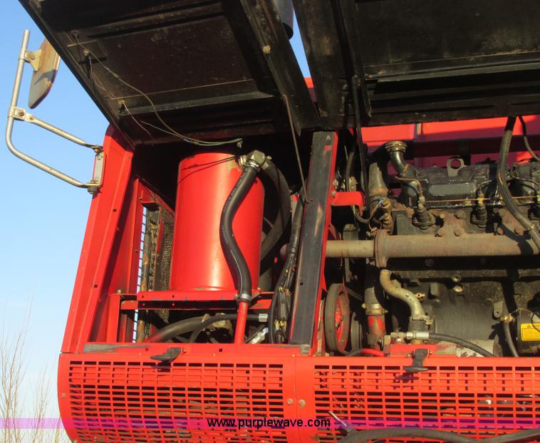 image for item A8666 1985 Massey-Ferguson 860 combine