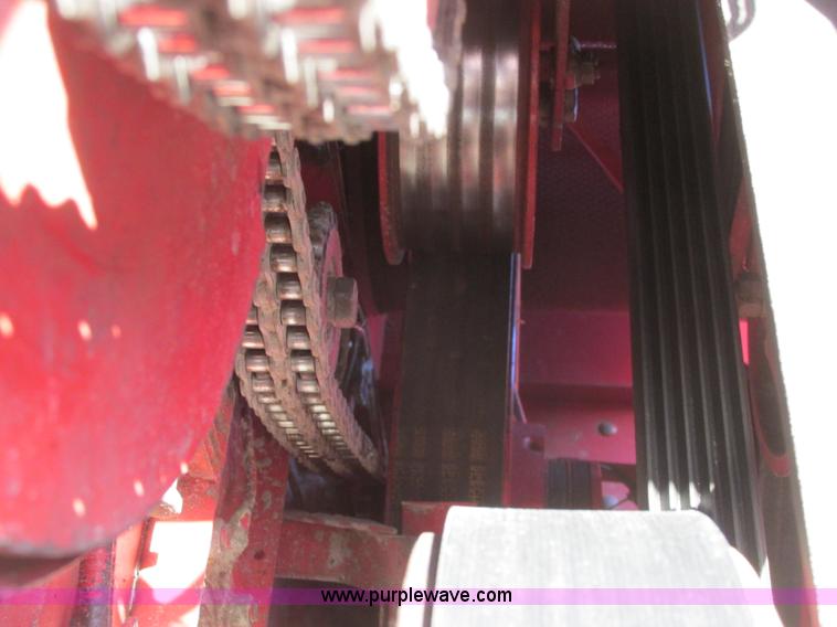 image for item A8666 1985 Massey-Ferguson 860 combine