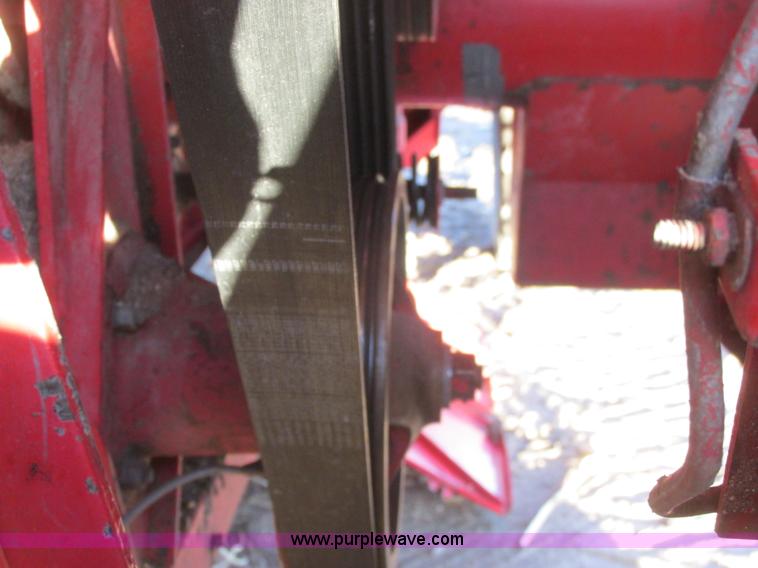 image for item A8666 1985 Massey-Ferguson 860 combine