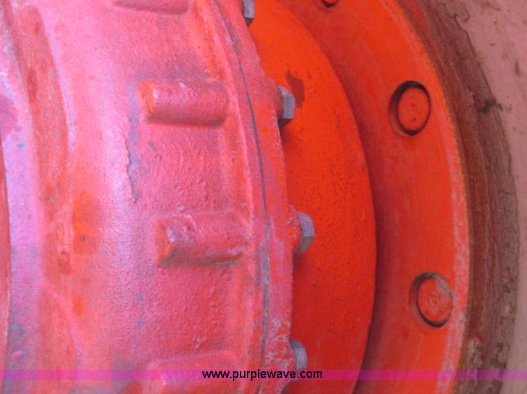 image for item A8666 1985 Massey-Ferguson 860 combine