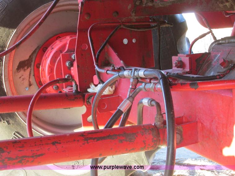 image for item A8666 1985 Massey-Ferguson 860 combine
