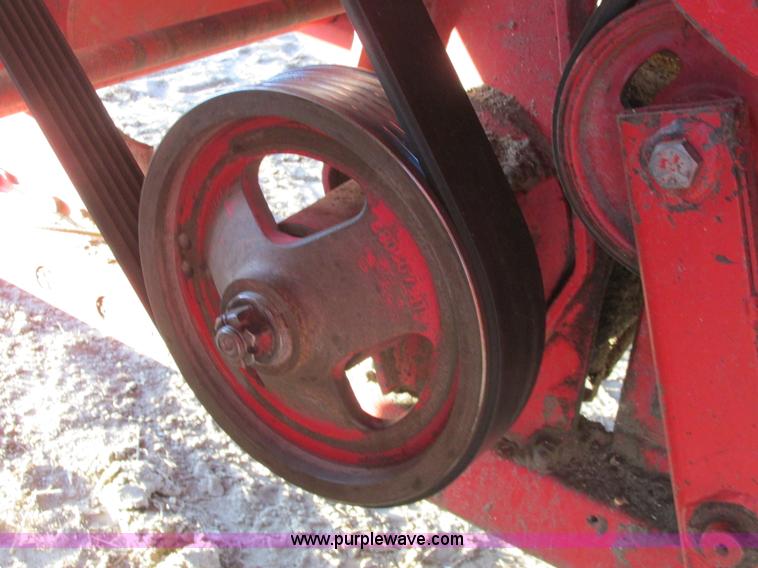 image for item A8666 1985 Massey-Ferguson 860 combine