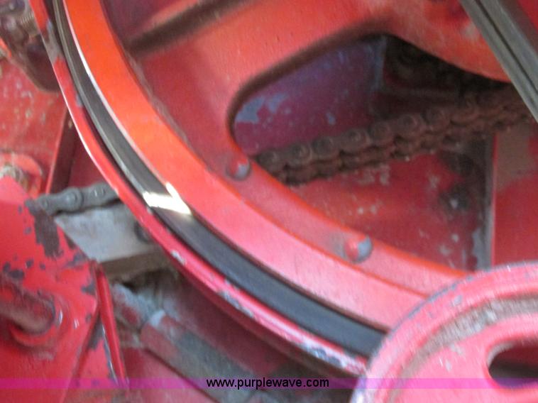 image for item A8666 1985 Massey-Ferguson 860 combine