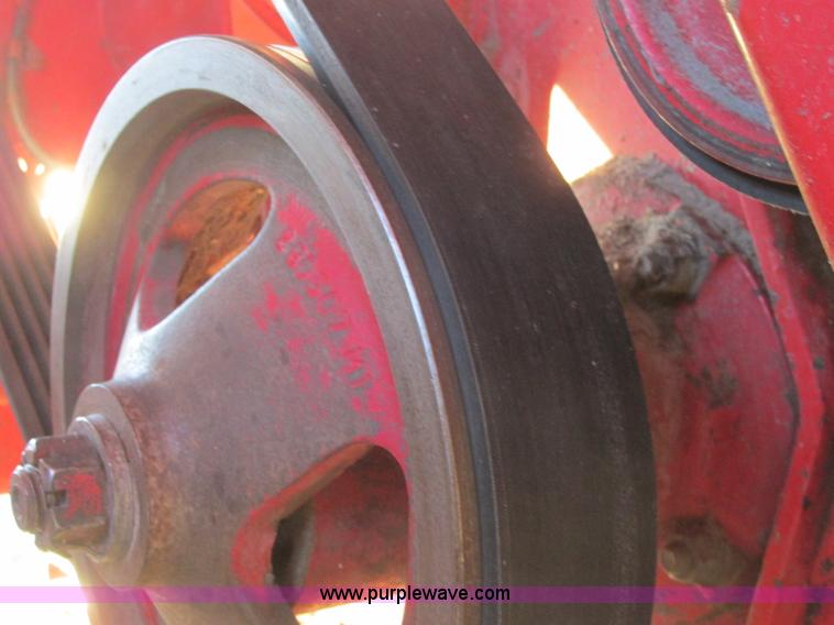 image for item A8666 1985 Massey-Ferguson 860 combine