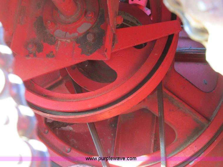 image for item A8666 1985 Massey-Ferguson 860 combine