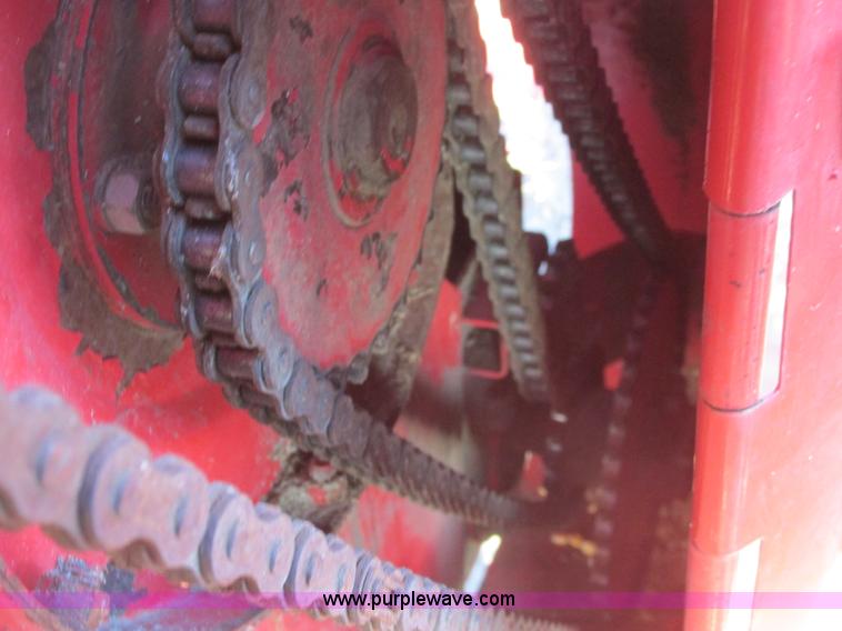 image for item A8666 1985 Massey-Ferguson 860 combine