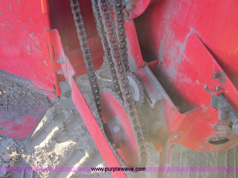 image for item A8666 1985 Massey-Ferguson 860 combine