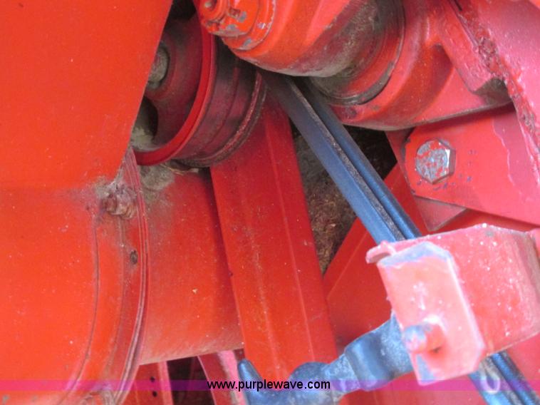 image for item A8666 1985 Massey-Ferguson 860 combine