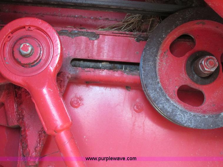 image for item A8666 1985 Massey-Ferguson 860 combine