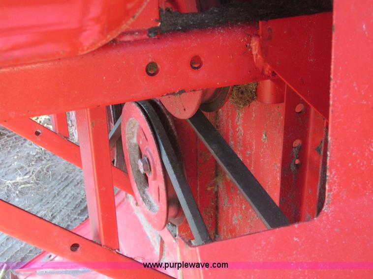 image for item A8666 1985 Massey-Ferguson 860 combine