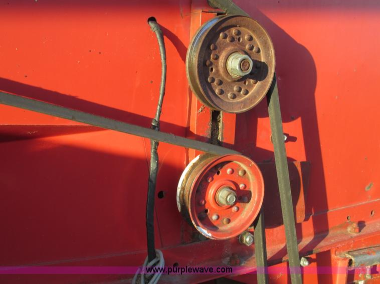 image for item A8666 1985 Massey-Ferguson 860 combine