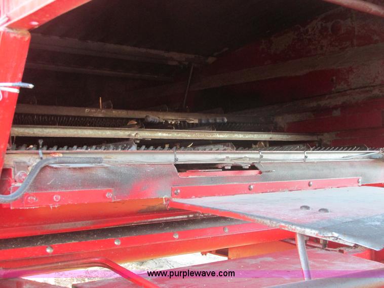 image for item A8666 1985 Massey-Ferguson 860 combine