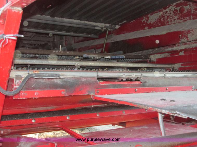 image for item A8666 1985 Massey-Ferguson 860 combine