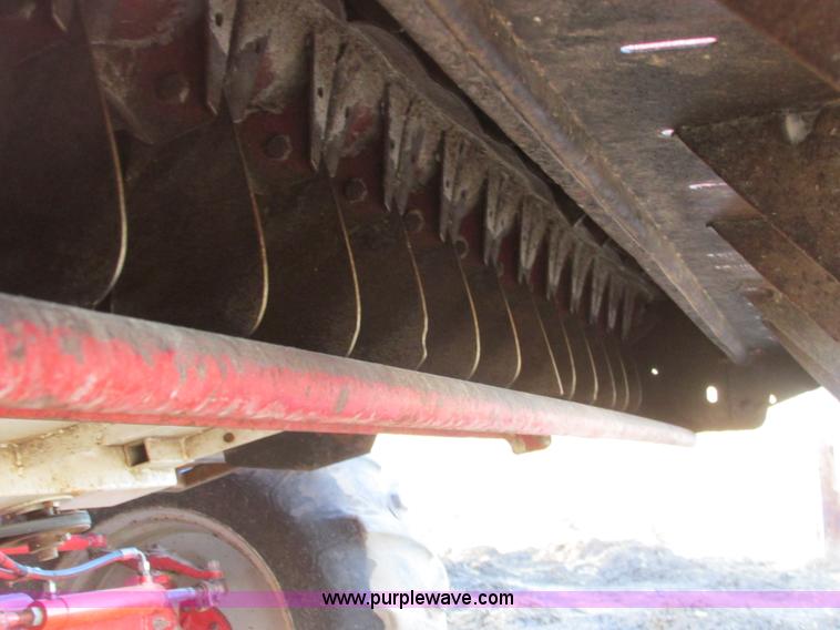 image for item A8666 1985 Massey-Ferguson 860 combine