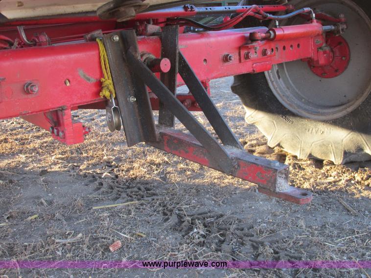 image for item A8666 1985 Massey-Ferguson 860 combine