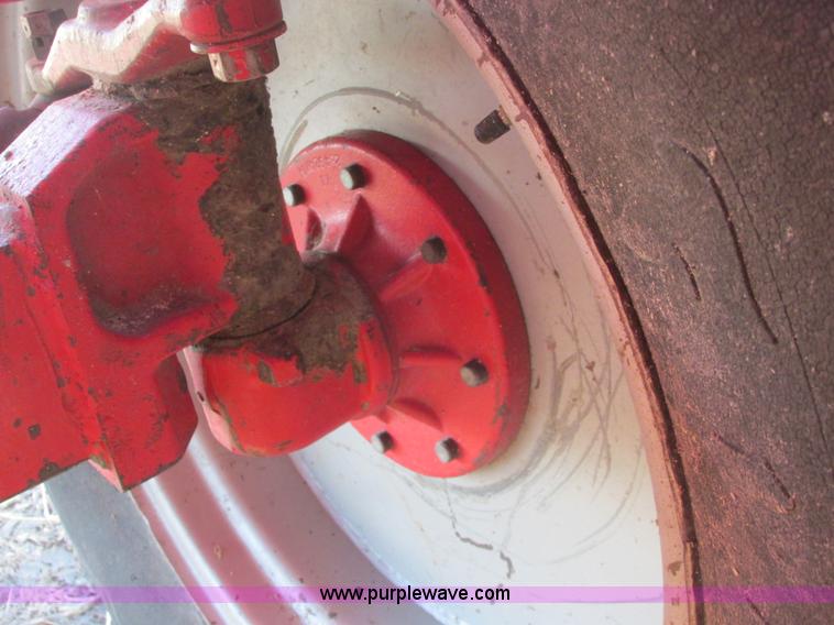 image for item A8666 1985 Massey-Ferguson 860 combine